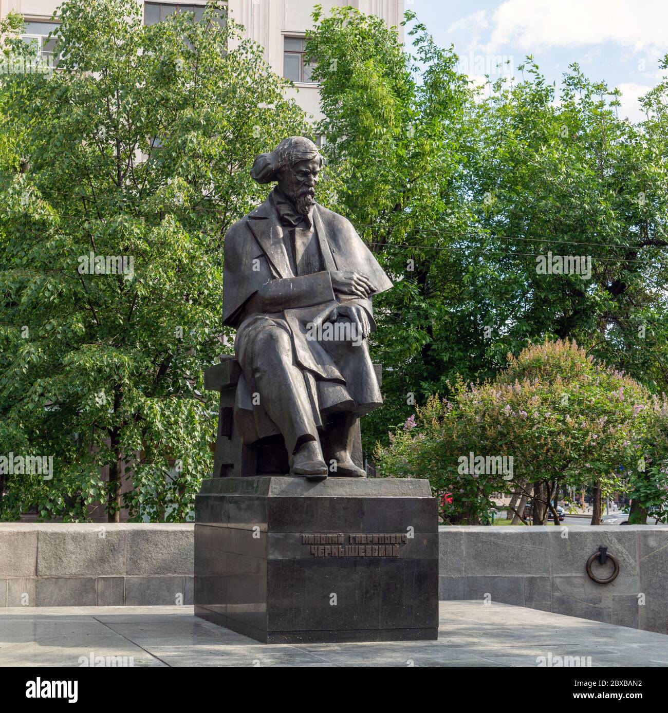 Moscou, Russie - 2 juin. 2019. Monument du célèbre écrivain Nikolai Chernyshevsky sur la rue Pokrovka Banque D'Images