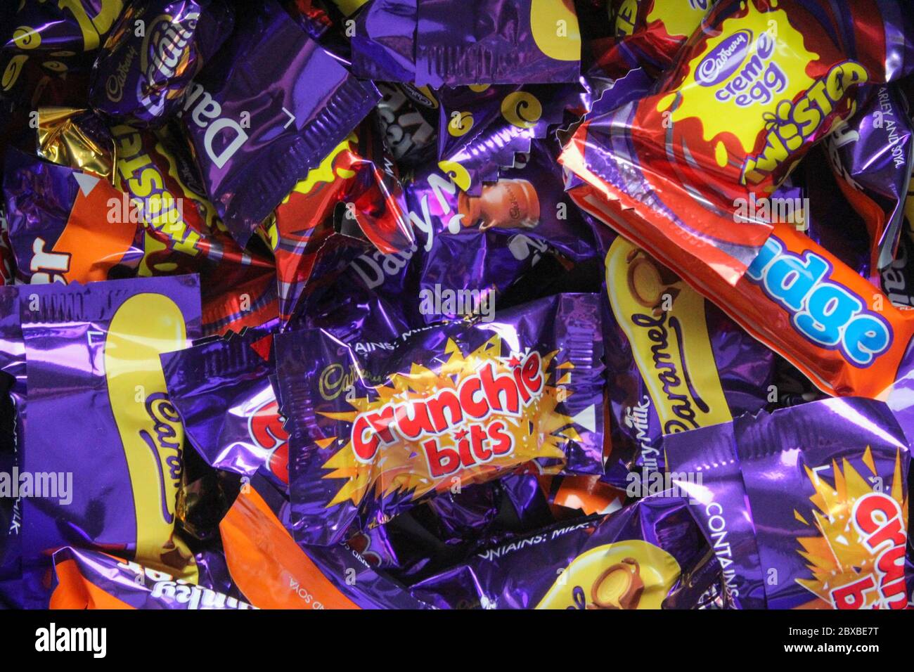 Un assortiment de chocolats de Cadburys Heroes Banque D'Images