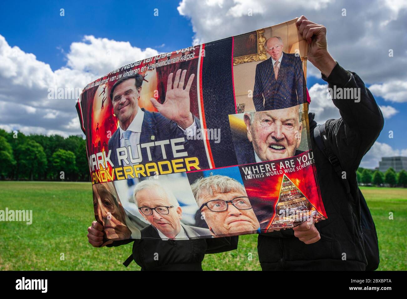 Malieveld, la Haye, pays-Bas. Samedi 6 juin 2020. C'est la deuxième démonstration de ce type en autant de semaines. La manifestation qui s'est tenue samedi dernier sur le Koekamp, à la Haye, a été brutalement mise fin par le maire par intérim Johan Kemkes; lorsque le nombre de manifesteurs autorisés a dépassé la directive gouvernementale de 30 socialement distancés. Leur argument aujourd’hui : « si le gouvernement avait permis une réunion de 5000 manifestants sur la place du Dam à Amsterdam, nous aussi pouvons nous rassembler en masse. Crédit : Charles M Vella/Alay Live News Banque D'Images