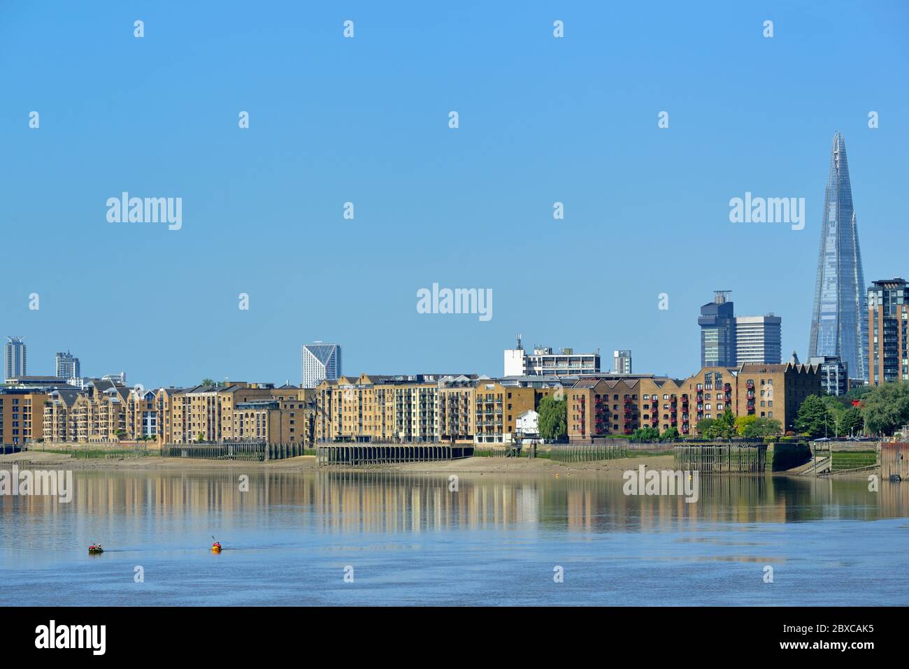 Aviron the Thames River, Wapping, East London, Royaume-Uni Banque D'Images