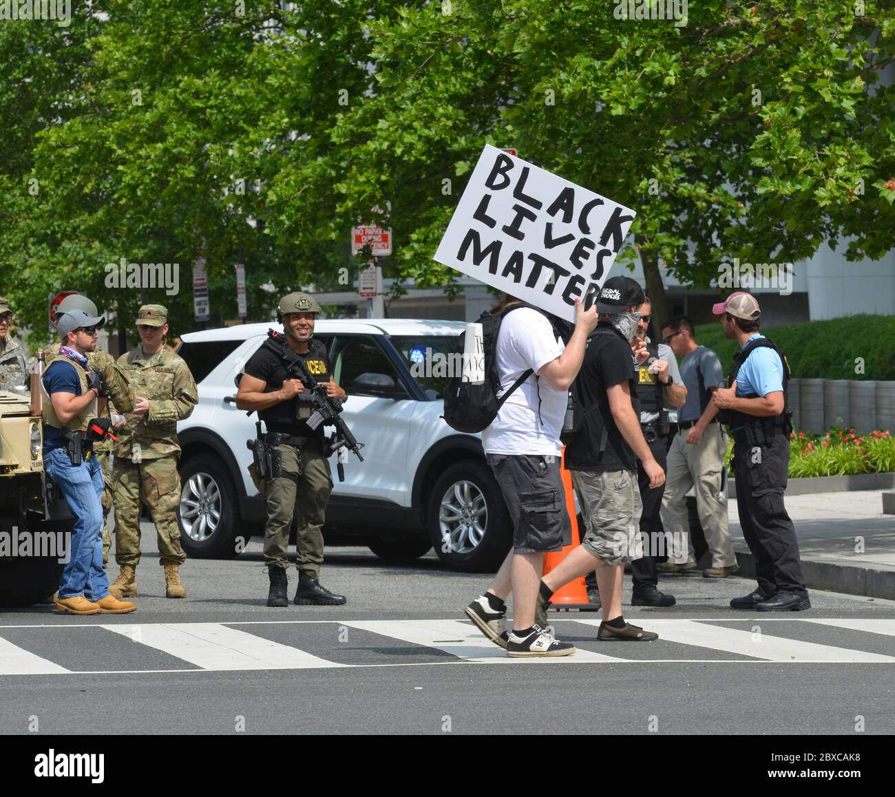Washington DC, 6 juin 2020, États-Unis : les manifestants se rassemblent dans et autour de la Maison Blanche, tandis que des milliers de personnes se rassemblent dans différentes parties de Washington DC Banque D'Images