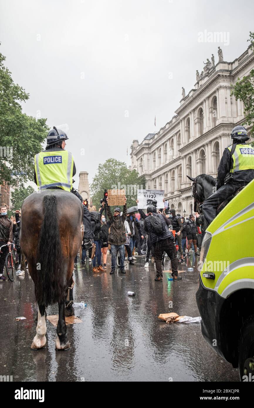 Black Lives Matter Protest à Londres le 2020 juin, montrant la solidarité à la mort de George Floyd Banque D'Images