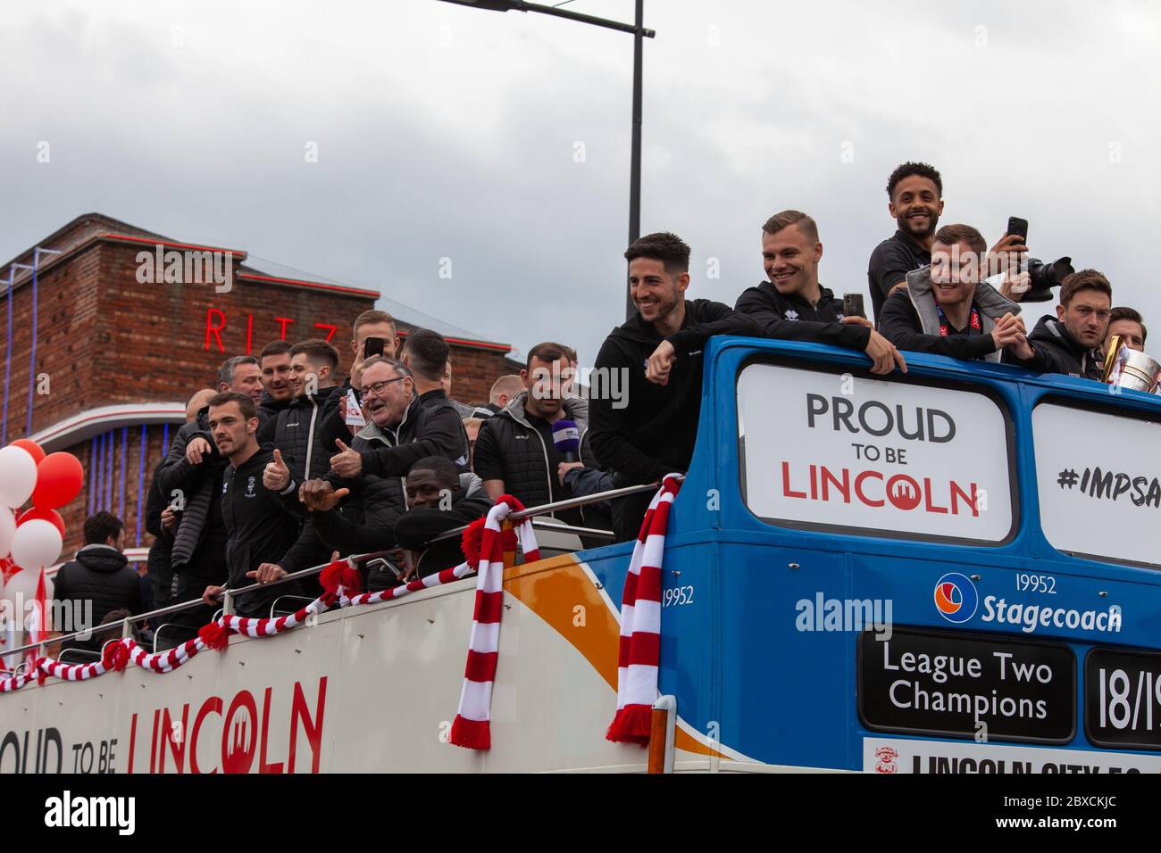 2018/19 Lincoln City bus tour, prémotion bus tour 2019, IMP A un mille bordées les rues, célébration, Imp-ressive Lincoln City., Lincoln FC. Banque D'Images