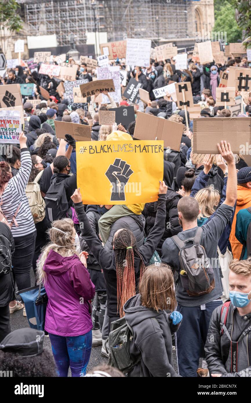Black Lives Matter Protest à Londres le 2020 juin, montrant la solidarité à la mort de George Floyd Banque D'Images