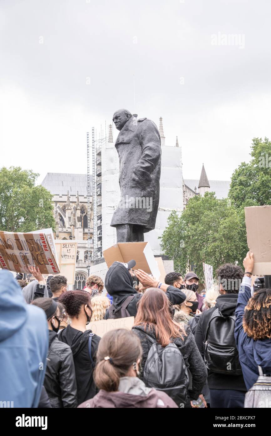 Black Lives Matter Protest à Londres le 2020 juin, montrant la solidarité à la mort de George Floyd Banque D'Images