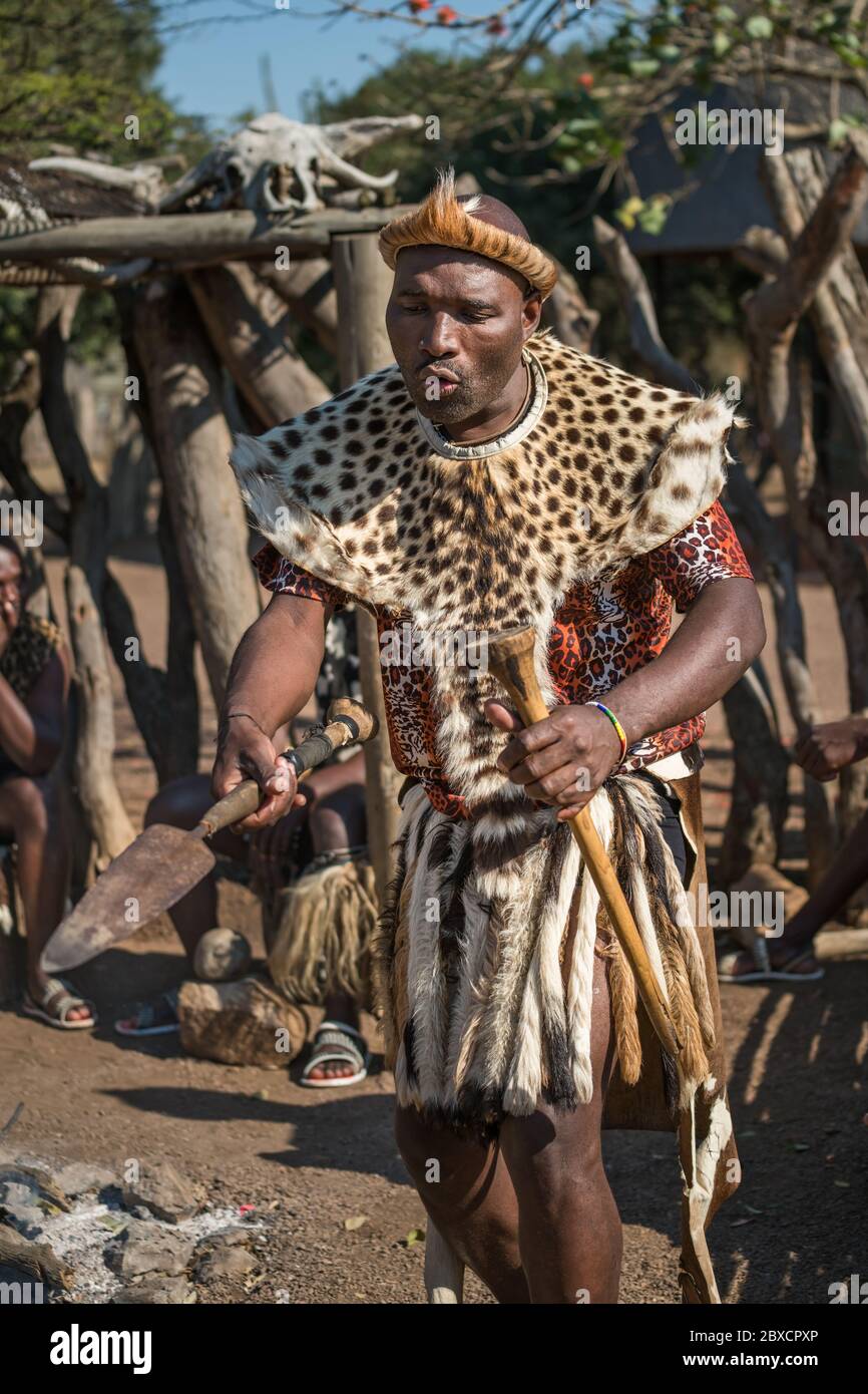 L'expérience culturelle du village de Zulu Banque D'Images