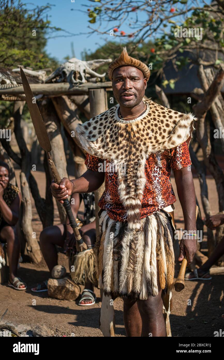 L'expérience culturelle du village de Zulu Banque D'Images