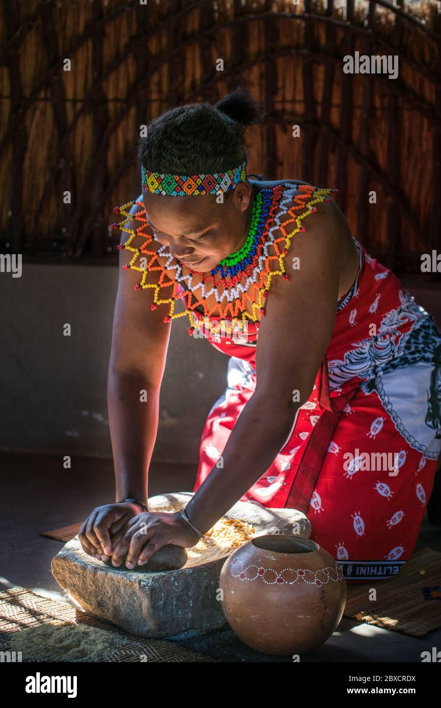 L'expérience culturelle du village de Zulu Banque D'Images