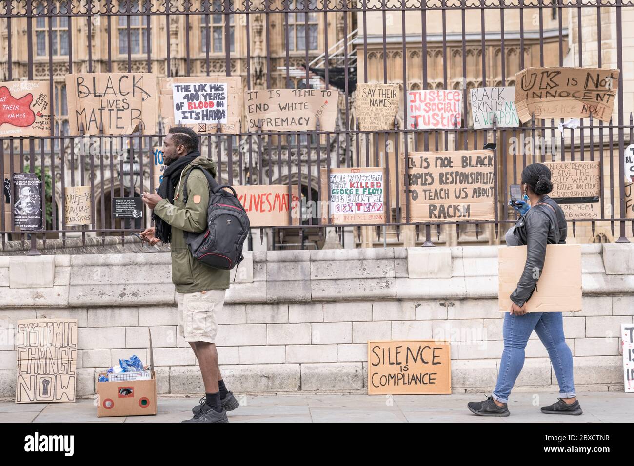Black Lives Matter Protest à Londres le 2020 juin, montrant la solidarité à la mort de George Floyd Banque D'Images