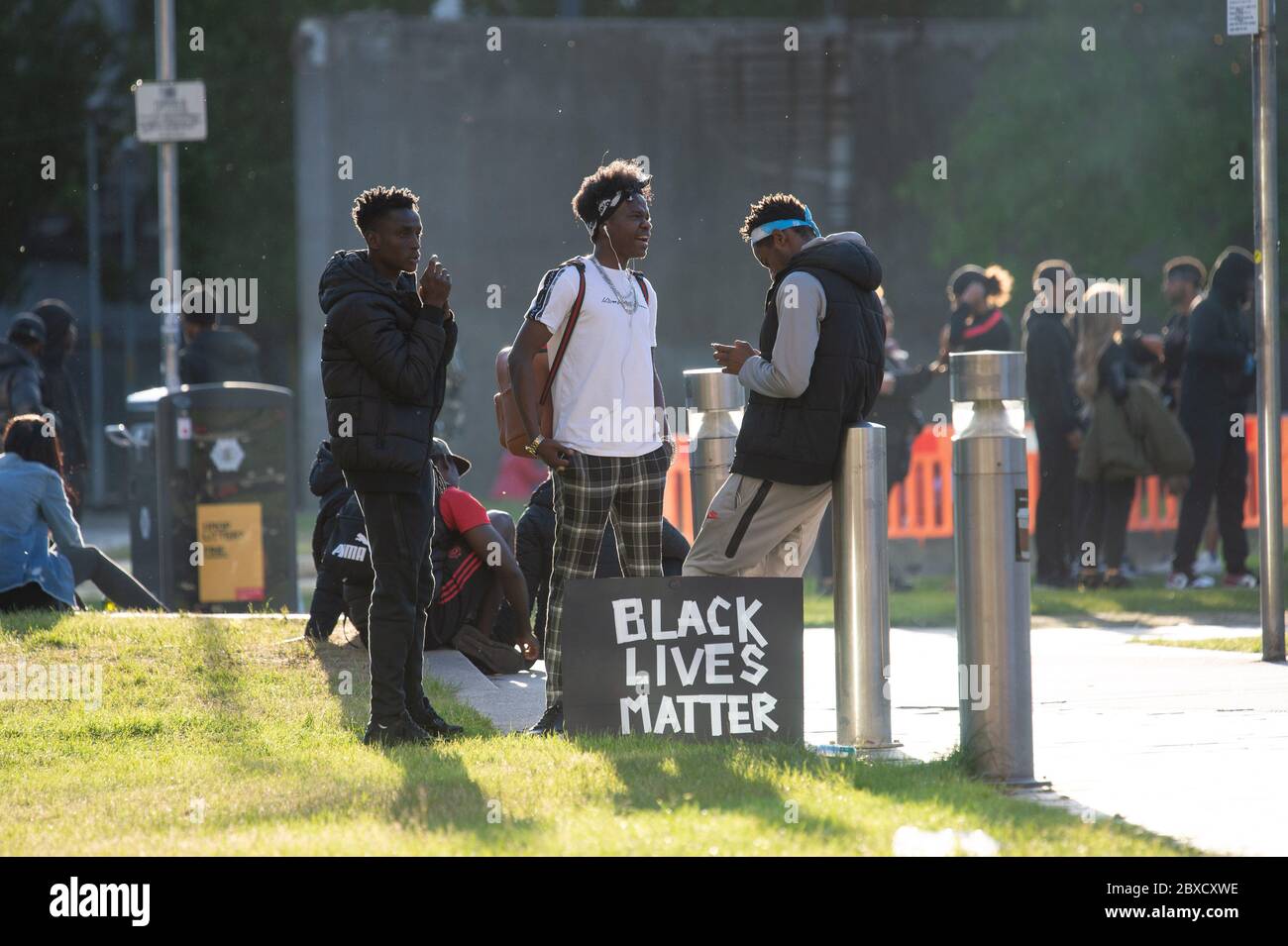 MANCHESTER, ROYAUME-UNI. 6 juin UNE grande échelle de Black Lives a lieu de protester dans les jardins Piccadilly de Manchester. La manifestation de masse a eu lieu malgré les inquiétudes sur les distancices sociales et un nombre apparemment croissant de r dans le Nord-Ouest. Samedi 6 juin 2020 (crédit : Pat Scaasi | MI News) crédit : MI News & Sport /Alay Live News Banque D'Images