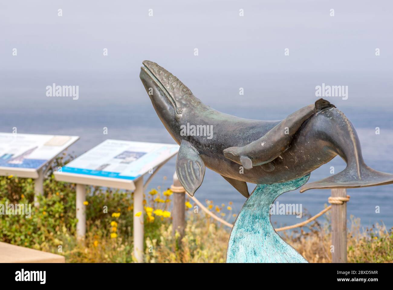 Sculpture de baleines au monument national Cabrillo. San Diego, Californie, États-Unis. Banque D'Images