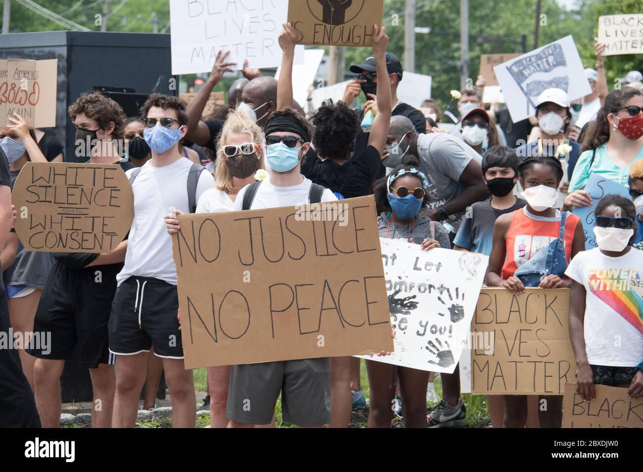 06 juin 2020 - Newtown, Pennsylvanie, États-Unis - BLM, Black Lives Matter Protest, manifestation après le meurtre de George Floyd à Minneapolis. Banque D'Images