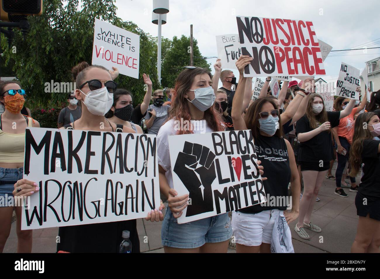 06 juin 2020 - Newtown, Pennsylvanie, États-Unis - BLM, Black Lives Matter Protest, manifestation après le meurtre de George Floyd à Minneapolis. Banque D'Images