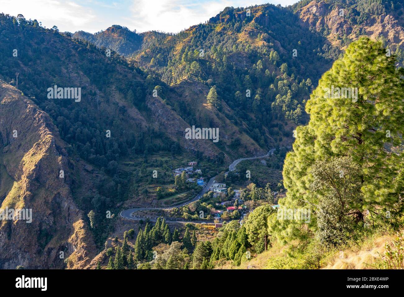 Montagne et vallées à la station Hill de Shimla, Himachal Pradesh, Inde Banque D'Images