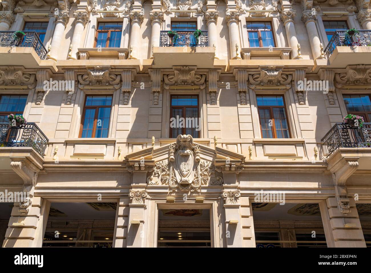 Maisons anciennes d'architecture sur la rue Nizami, ville de Bakou, Azerbaïdjan Banque D'Images