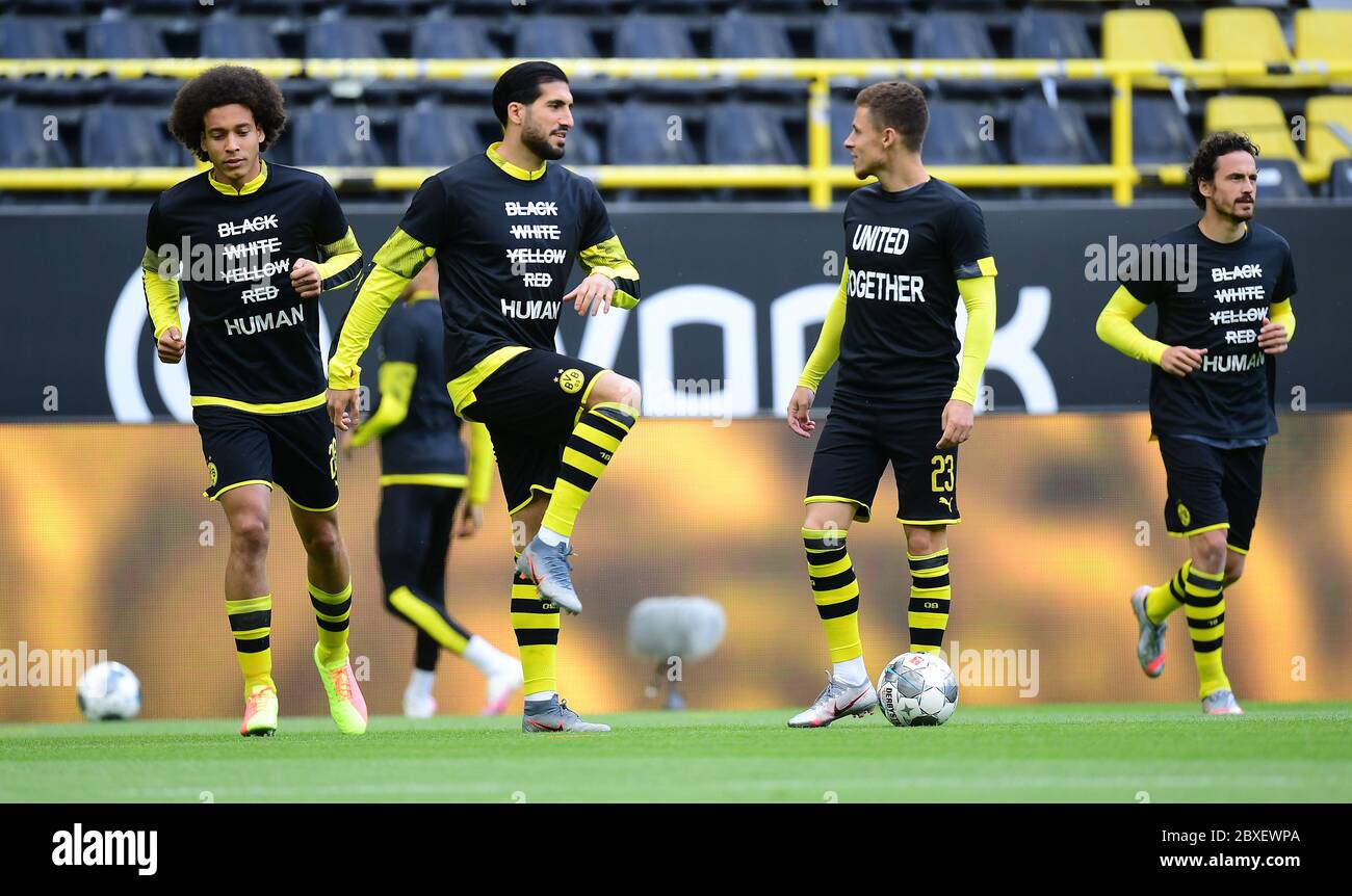 Signal Iduna Park Dortmund Allemagne 6,6.2020, Football : Bundesliga saison 2019/20, Borussia Dortmund (BVB, jaune) vs Hertha BSC Berlin (BSC, bleu) — de gauche à droite : Axel Witsel, Emre Can, Thorgan Hazard, Thomas Delaney (BVB) porter un maillot anti-racisme : noir blanc jaune rouge barré, humain en grandes lettres et unis en raison de la pandémie de Corona tous les matchs de la ligue sont joués dans des stades vides sans spectateurs. USAGE ÉDITORIAL EXCLUSIF Banque D'Images