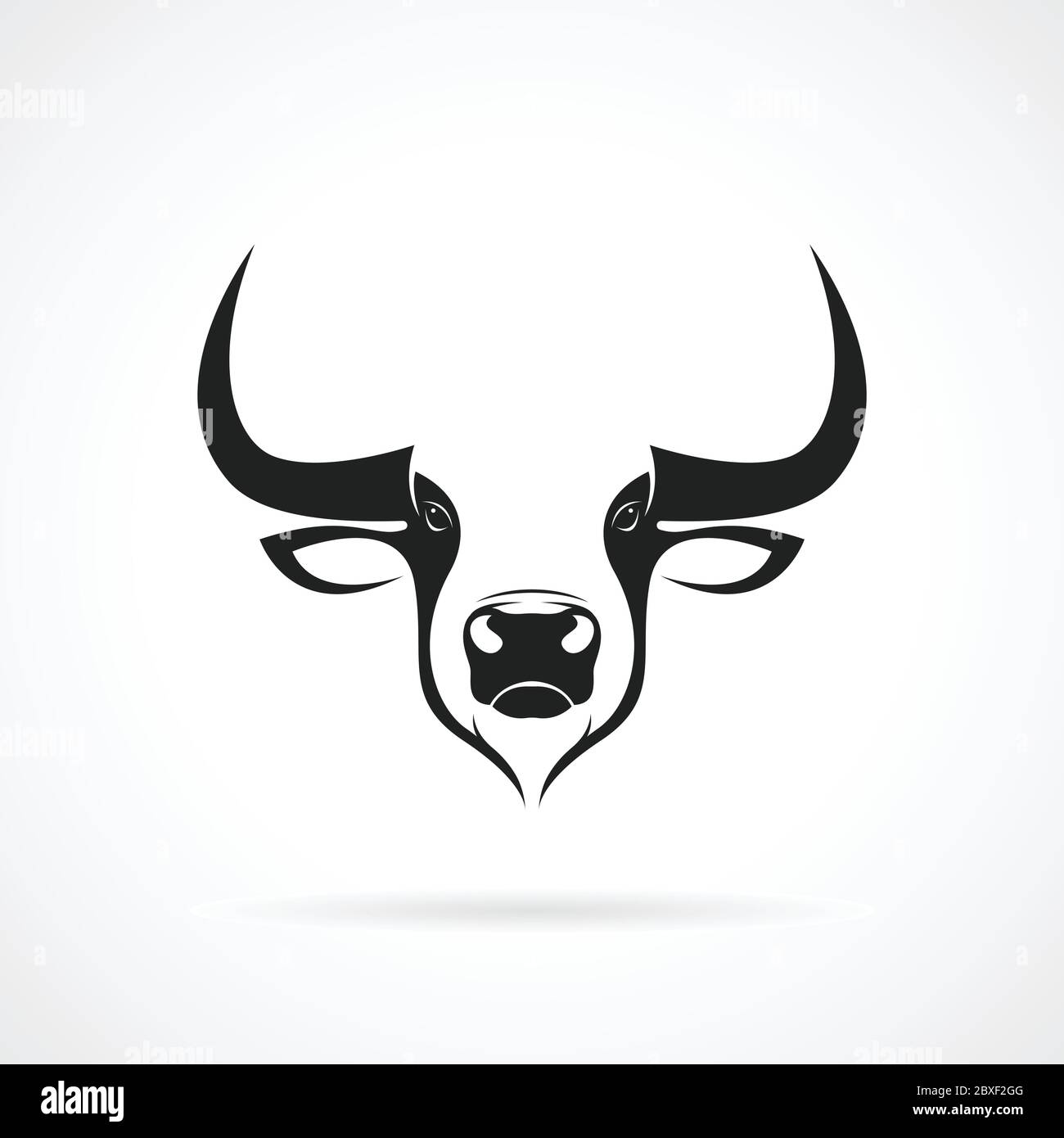 Vecteur d'une tête de taureau sur fond blanc. Animaux sauvages. Illustration vectorielle superposée facile à modifier. Logos animaux. Illustration de Vecteur