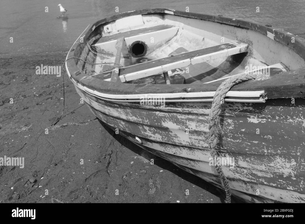 Vieux bateau noir et blanc Banque D'Images