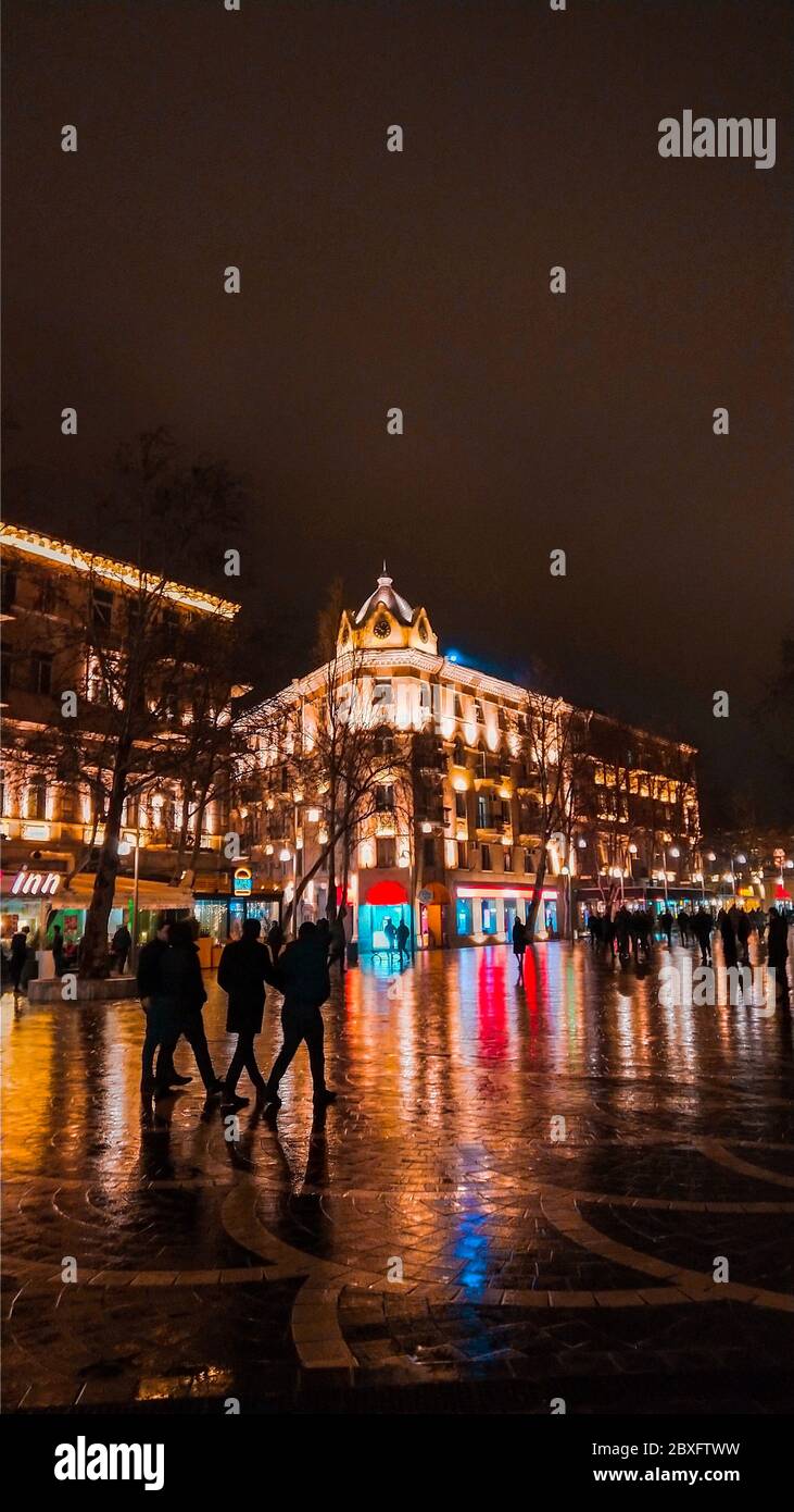Belle vue de nuit de la rue Niazmi, à Bakou Azerbaïdjan 16/02/2019 Banque D'Images