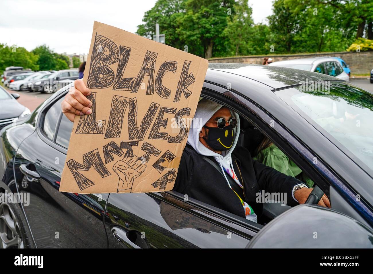 Edimbourg, Ecosse, Royaume-Uni. 7 juin 2020. Black Lives Matter manifestation au parc Holyrood à Édimbourg. Les conducteurs ont montré leur soutien dans un convoi de voitures privées. Iain Masterton/Alay Live News Banque D'Images