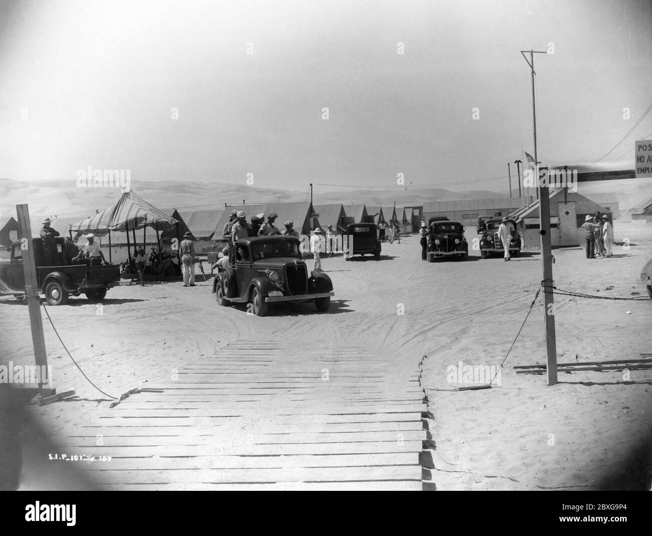 Tente ville dans le désert près de Yuma Arizona pour le casting et l'équipage pendant le lieu de tournage du JARDIN D'ALLAH 1936 réalisateur RICHARD BOLESLAWSKI roman Robert Hichens musique Max Steiner producteur David O. Selznick Selznick International Pictures / United Artists Banque D'Images