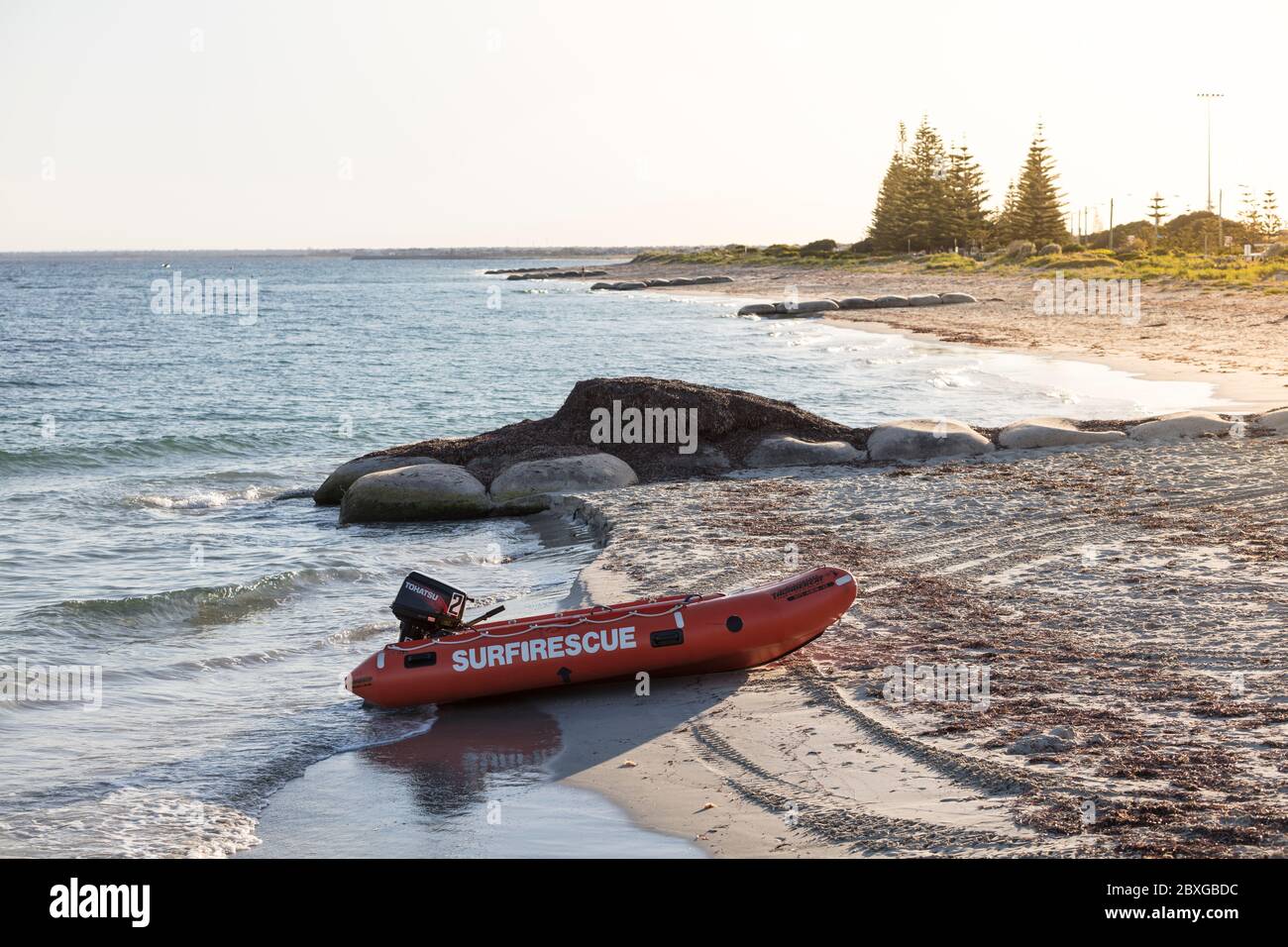 Busselton Australie occidentale 9 novembre 2019 : Busselton Surf sauvetage club bateau sur la plage Banque D'Images