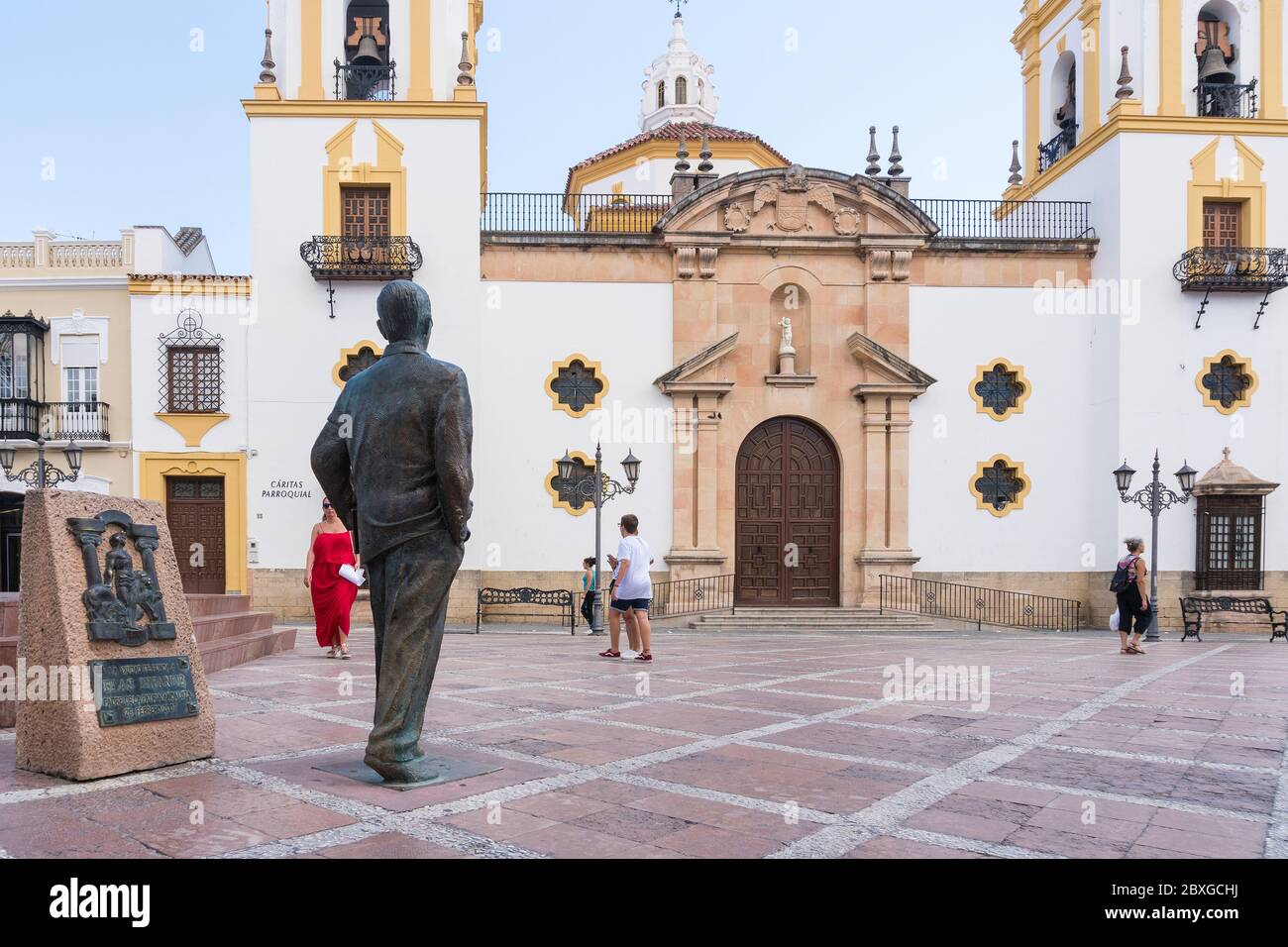 Ronda,Espagne-10 août 2017:vue de la paroisse de Nuestra Senora del socorro sur la place socorro à Ronda pendant une journée ensoleillée. Banque D'Images