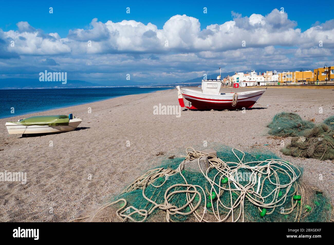 Bateau de pêche traditionnel sur la plage, Cabo de Gata, province d'Almeria, Andalousie, Espagne Banque D'Images