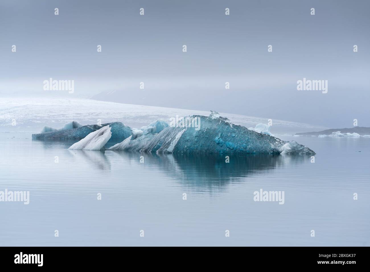 Cubes de glace et bergs de glace au lac Jokulsarlon, au sud-est de l'Islande Banque D'Images