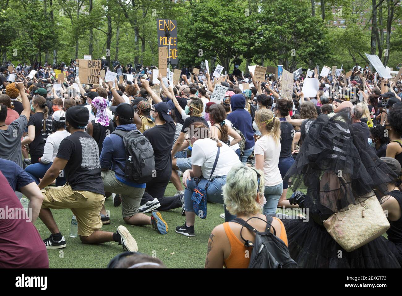 Rassemblement commémoratif et manifestation en hommage à George Floyd au Cadman Plaza de Brooklyn, qui a été assassiné par la police de Minneapolis. Banque D'Images