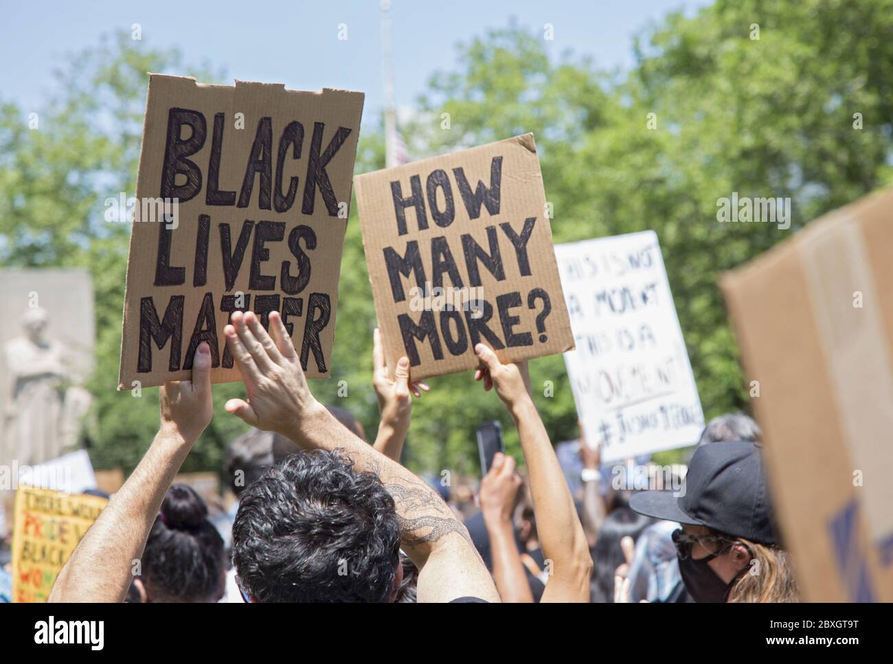 Rassemblement commémoratif et manifestation en hommage à George Floyd au Cadman Plaza de Brooklyn, qui a été assassiné par la police de Minneapolis. Banque D'Images