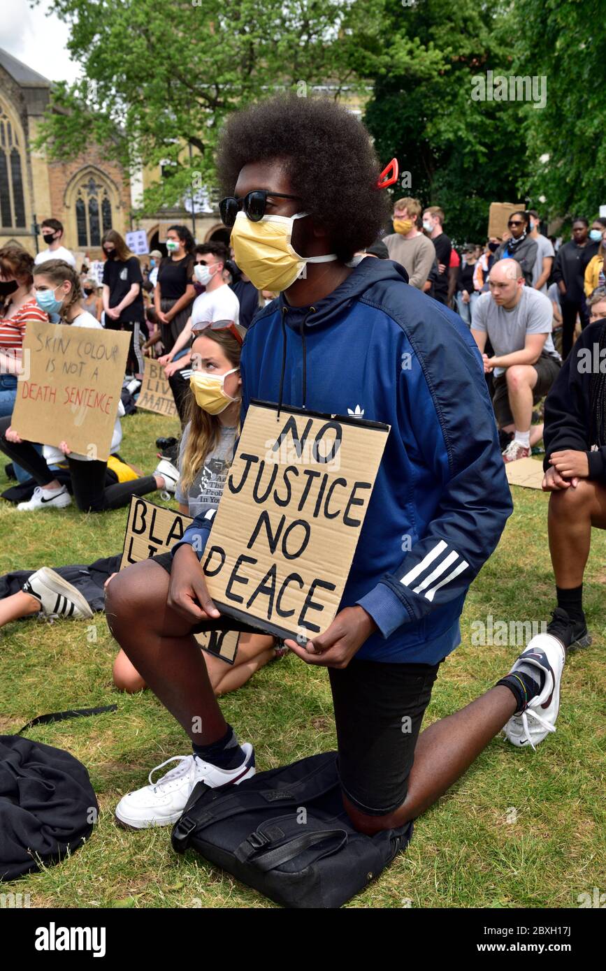 Black Lives Matter Protest à Bristol, Angleterre, Royaume-Uni, dimanche 7 juin 2020. Des milliers de personnes se sont jointes aux protestations de la mort de George Floyd Beginnin Banque D'Images