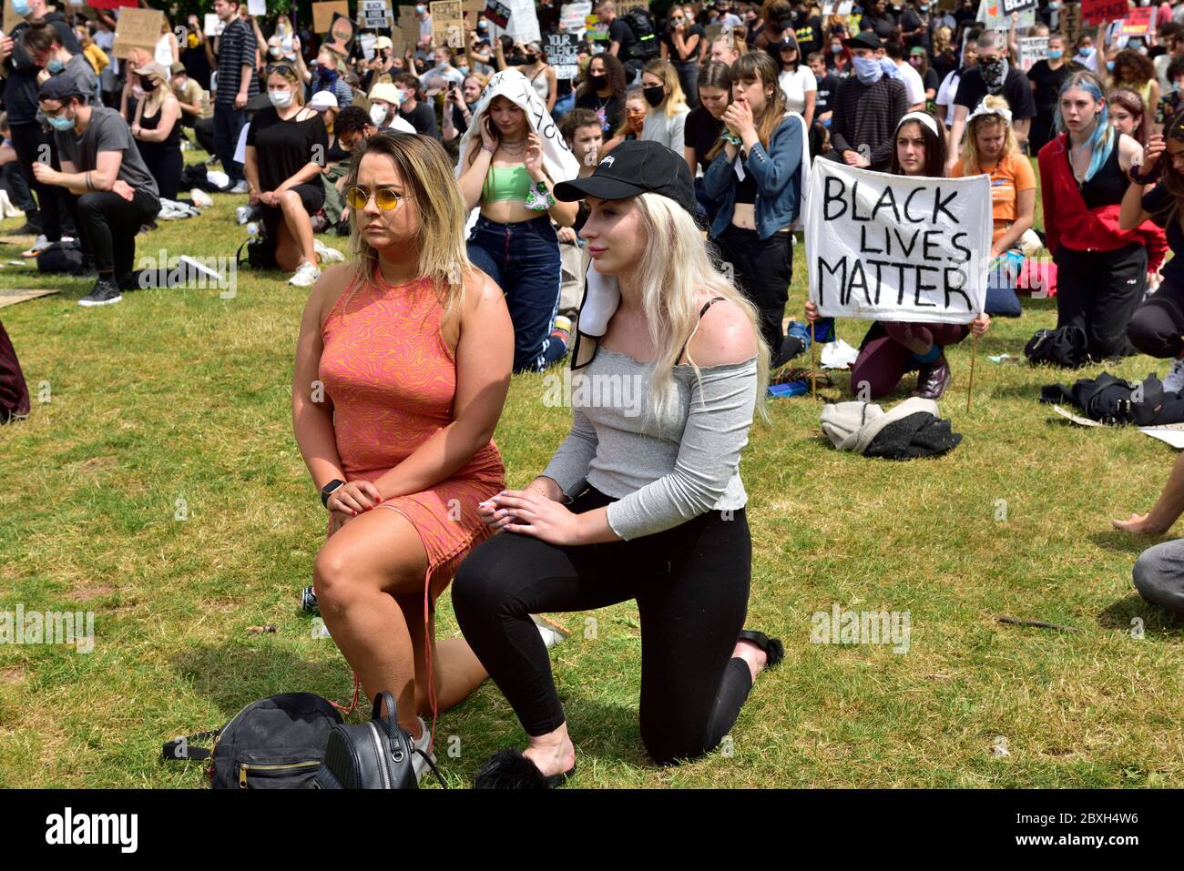 Black Lives Matter Protest à Bristol, Angleterre, Royaume-Uni, dimanche 7 juin 2020. Des milliers de personnes se sont jointes aux protestations de la mort de George Floyd Beginnin Banque D'Images