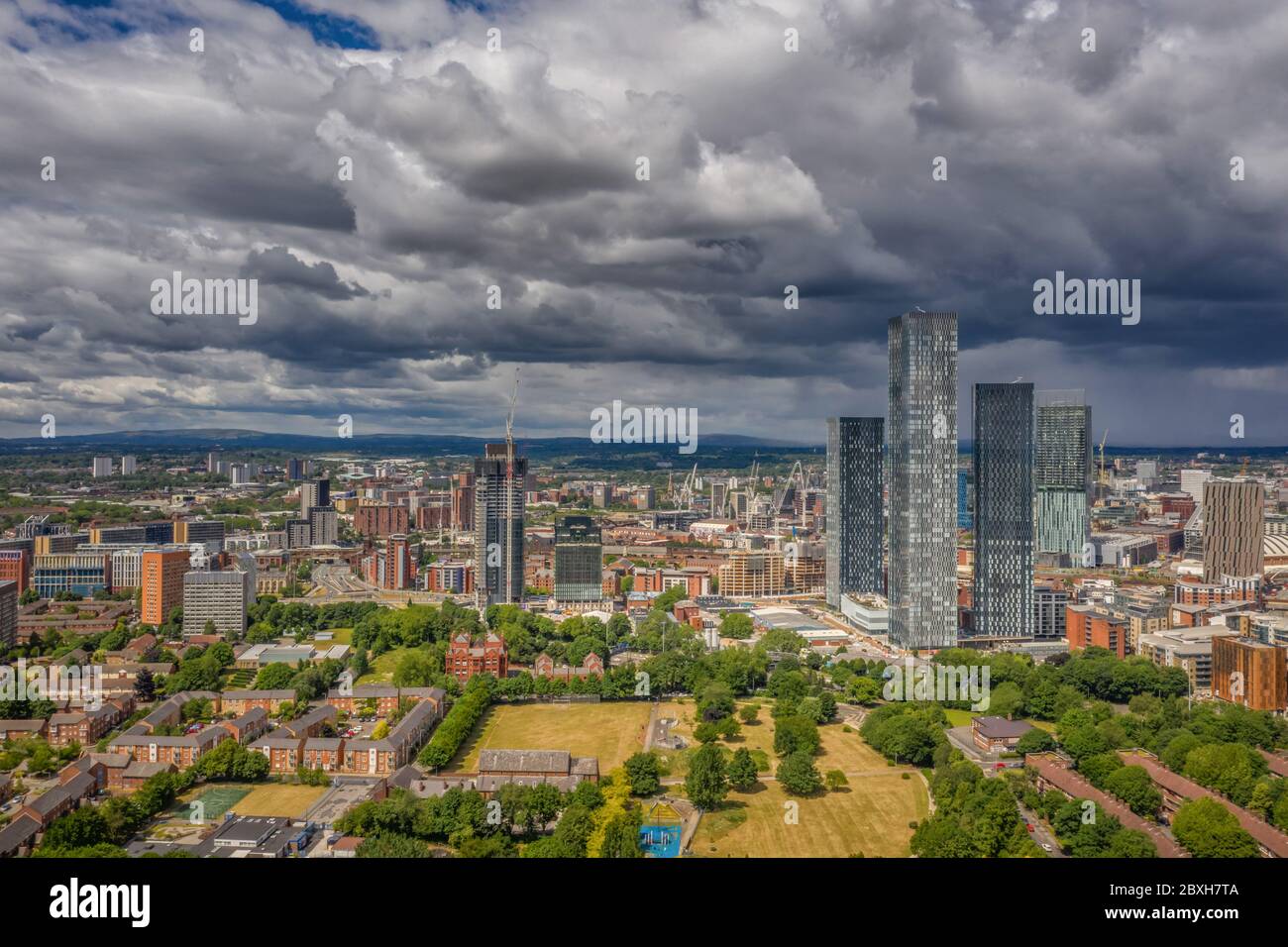 Deansgate Square Manchester England, moderne tour bloc gratte-ciel appartements dominant le paysage du centre-ville de Manchester dans le nord de l'Angleterre Banque D'Images