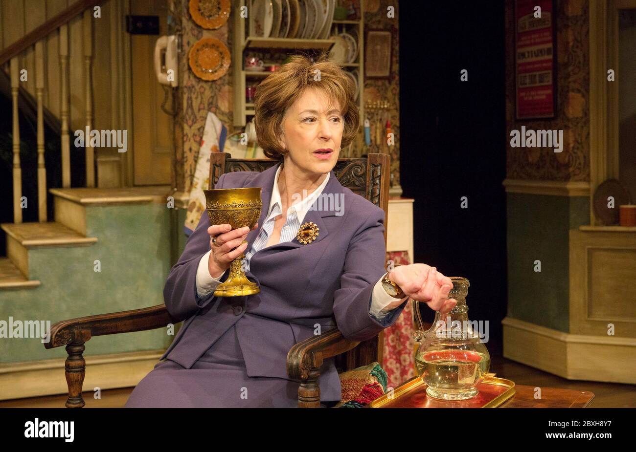 Maureen Lipman (Lotte Schoen) dans LETTICE ET AMOUR par Peter Shaffer à la Menier Chocolate Factory, Londres SE1 17/05/2017 conception: Robert Jones éclairage: Paul Pyant réalisateur: Trevor Nunn Banque D'Images