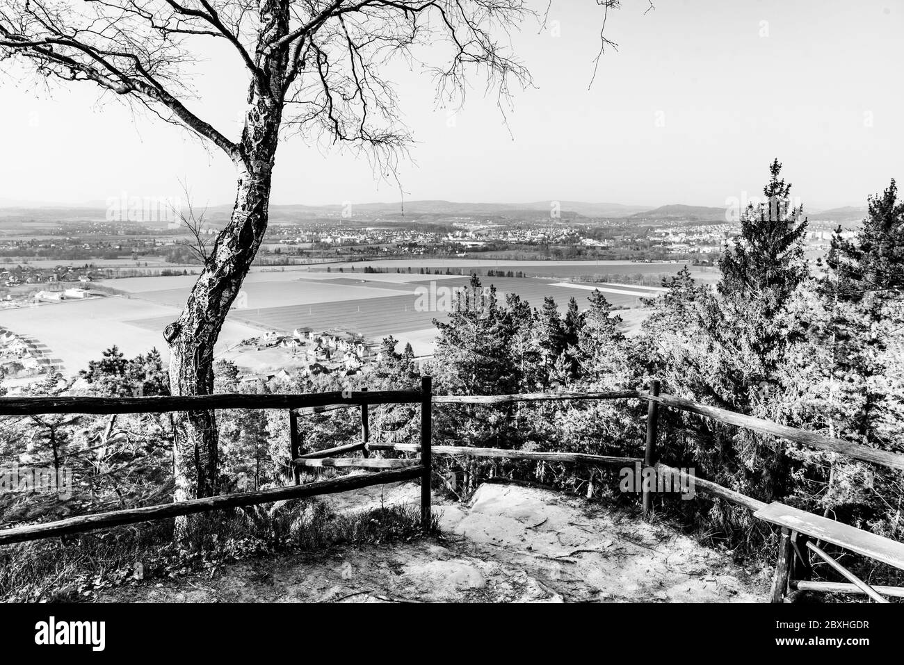 Point de vue de Karev Vaclav Rais, Tchèque: Raisova vyhlidka, au Paradis de Bohème, République Tchèque. Image en noir et blanc. Banque D'Images