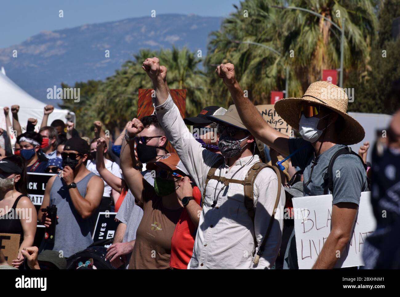 Des milliers de manifestants assistent à la Black Lives Matter Tucson : manifestation et manifestation pour célébrer la Black Lives pour se souvenir des Noirs qui se sont enorus Banque D'Images