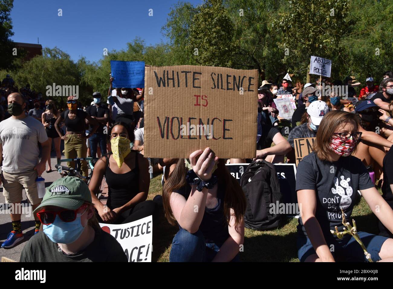 Des milliers de manifestants assistent à la Black Lives Matter Tucson : manifestation et manifestation pour célébrer la Black Lives pour se souvenir des Noirs qui se sont enorus Banque D'Images
