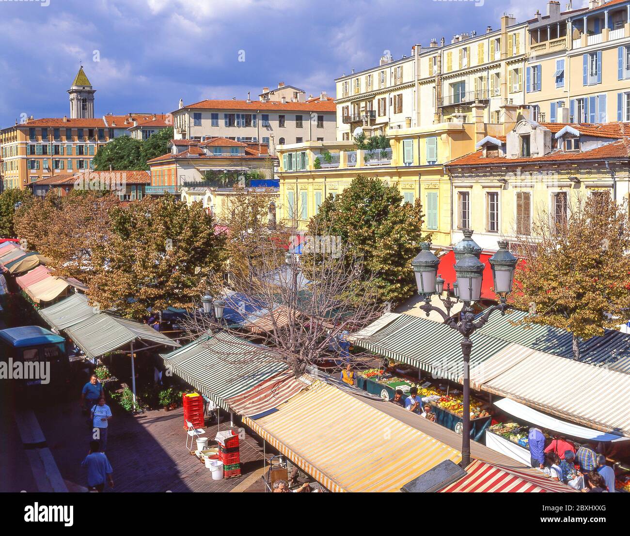 Marché aux fleurs du Cours Saleya, Vieille Ville (Vieux nice), Nice, Côte d'Azur, Alpes-Maritimes, Provence-Alpes-Côte d'Azur, France Banque D'Images