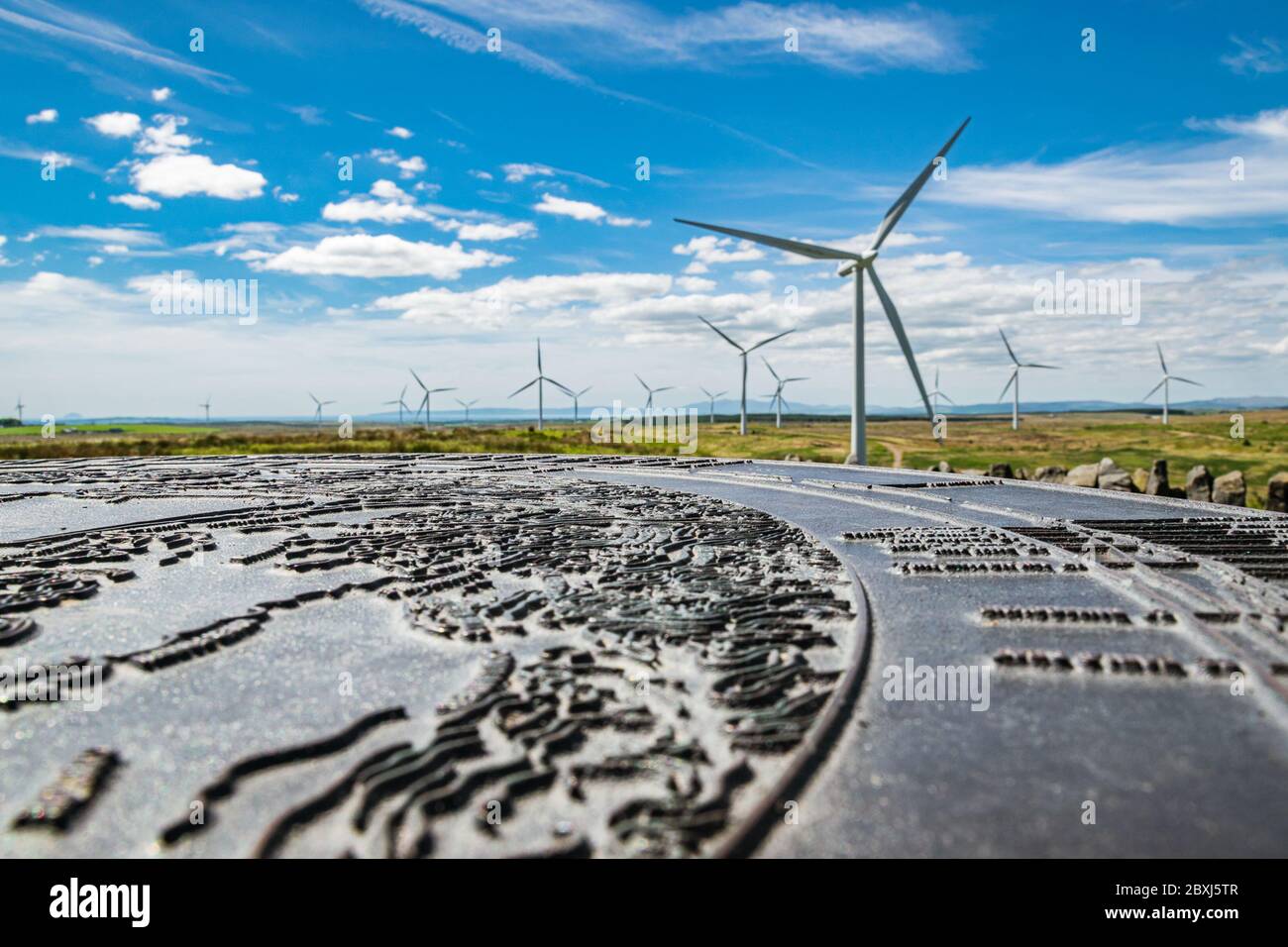 Éoliennes sur le parc éolien de Whitelee, Eaglesham Moor, Écosse, par une journée ensoleillée Banque D'Images