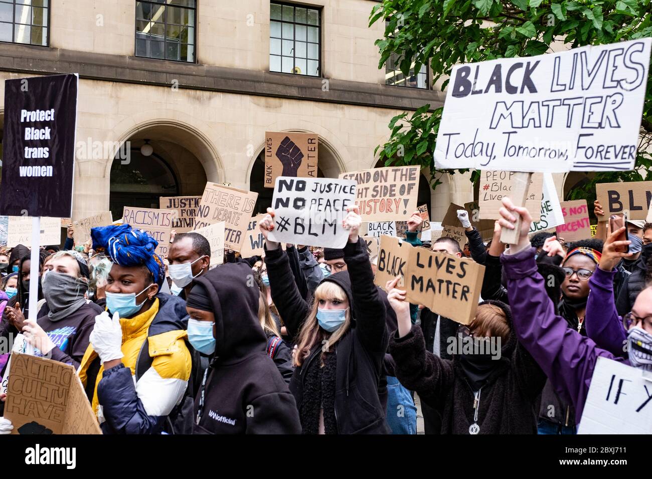 Manchester, Royaume-Uni. 7 juin 2020.. Des milliers de manifestants pacifiques se défont en masse dans le cadre du mouvement Black Lives Matter dans le centre-ville de Manchester. Crédit : Gary Mather/Alay Live News Banque D'Images