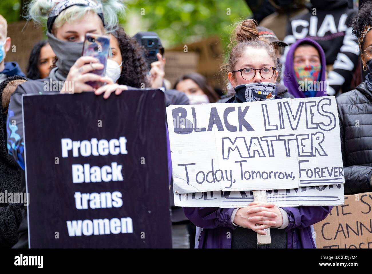 Manchester, Royaume-Uni. 7 juin 2020.. Des milliers de manifestants pacifiques se défont en masse dans le cadre du mouvement Black Lives Matter dans le centre-ville de Manchester. Crédit : Gary Mather/Alay Live News Banque D'Images
