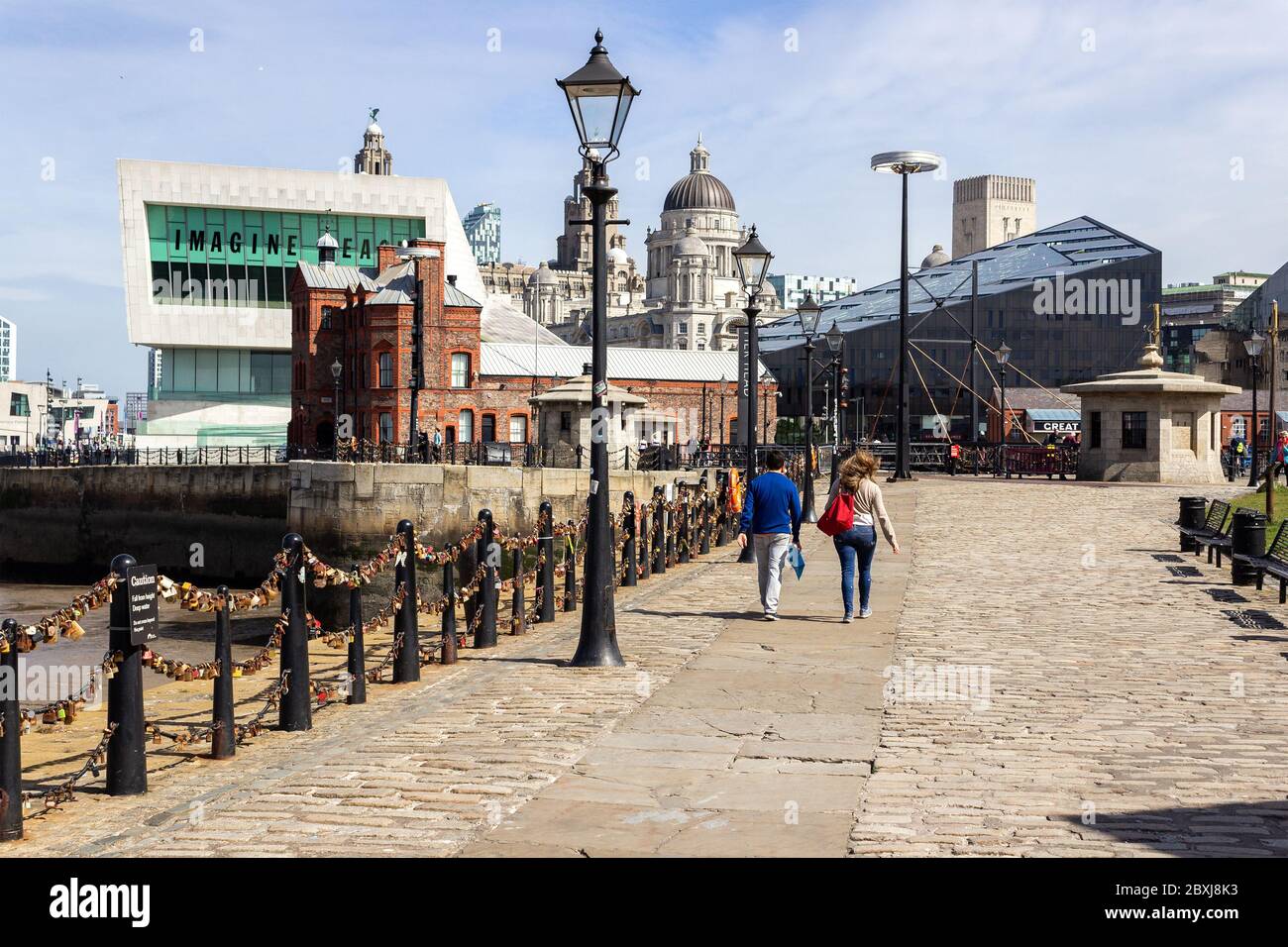 Bâtiments historiques et front de mer à Albert Dock, Liverpool Banque D'Images