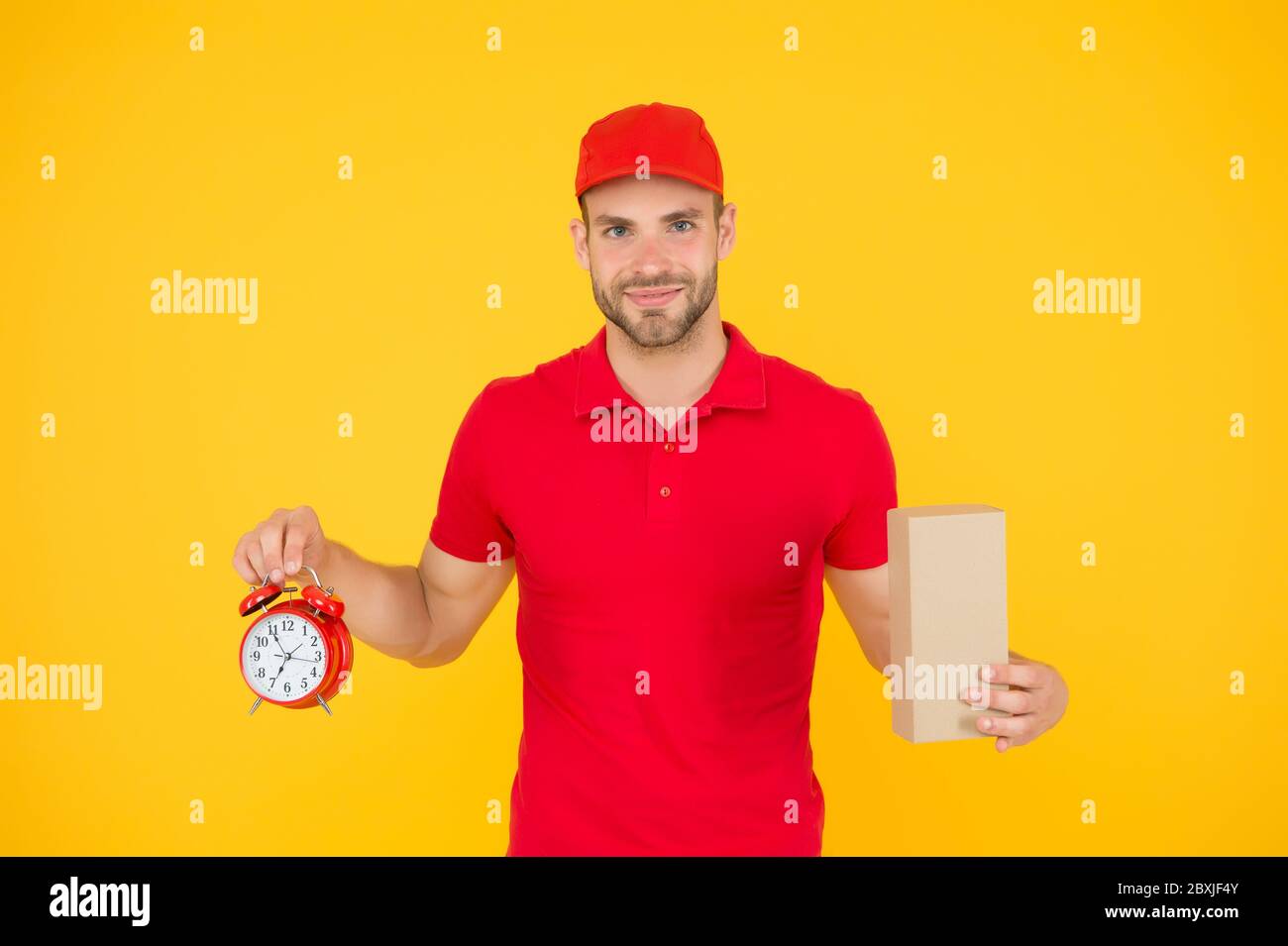 Services d'expédition. Bureau de poste. Achats en ligne. Livraison à l'heure convenue. Garantie de rapidité. Promptitude et ponctualité. Délai de livraison. Livraison par messagerie avec horloge. Horloge de maintien du liveur. Banque D'Images