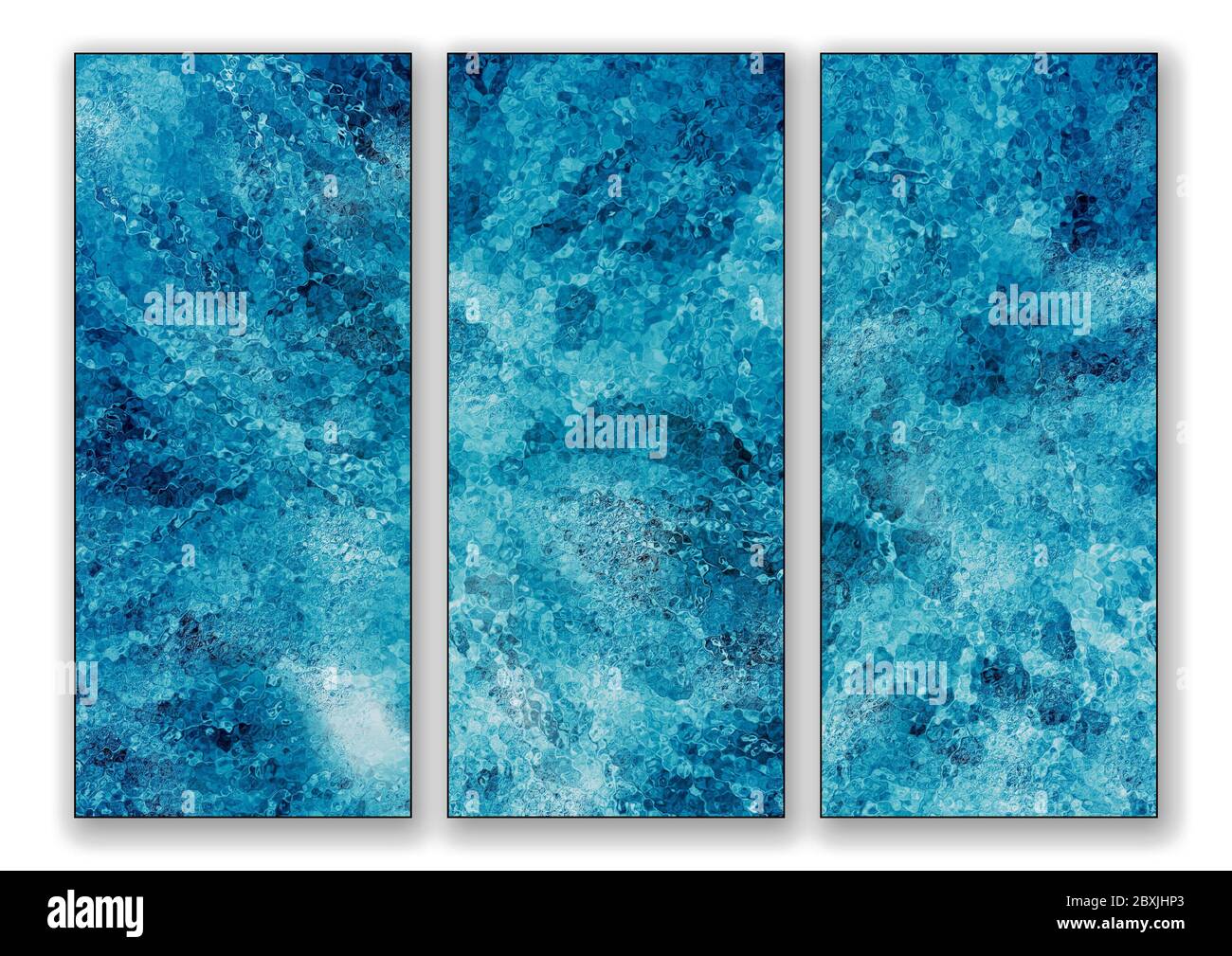 Un résumé des bleus et des verts créé dans Photoshop et affiché sous forme de format Triptych Banque D'Images