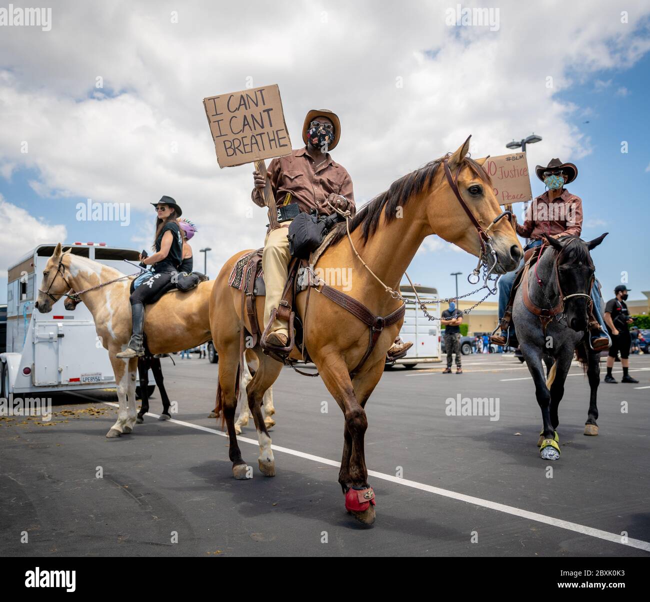 Compton, États-Unis. 7 juin 2020. Les cavaliers au Comtton Cowboy Peace Ride en l'honneur de George Floyd. Crédit : Jim Newberry/Alay Live News. Banque D'Images