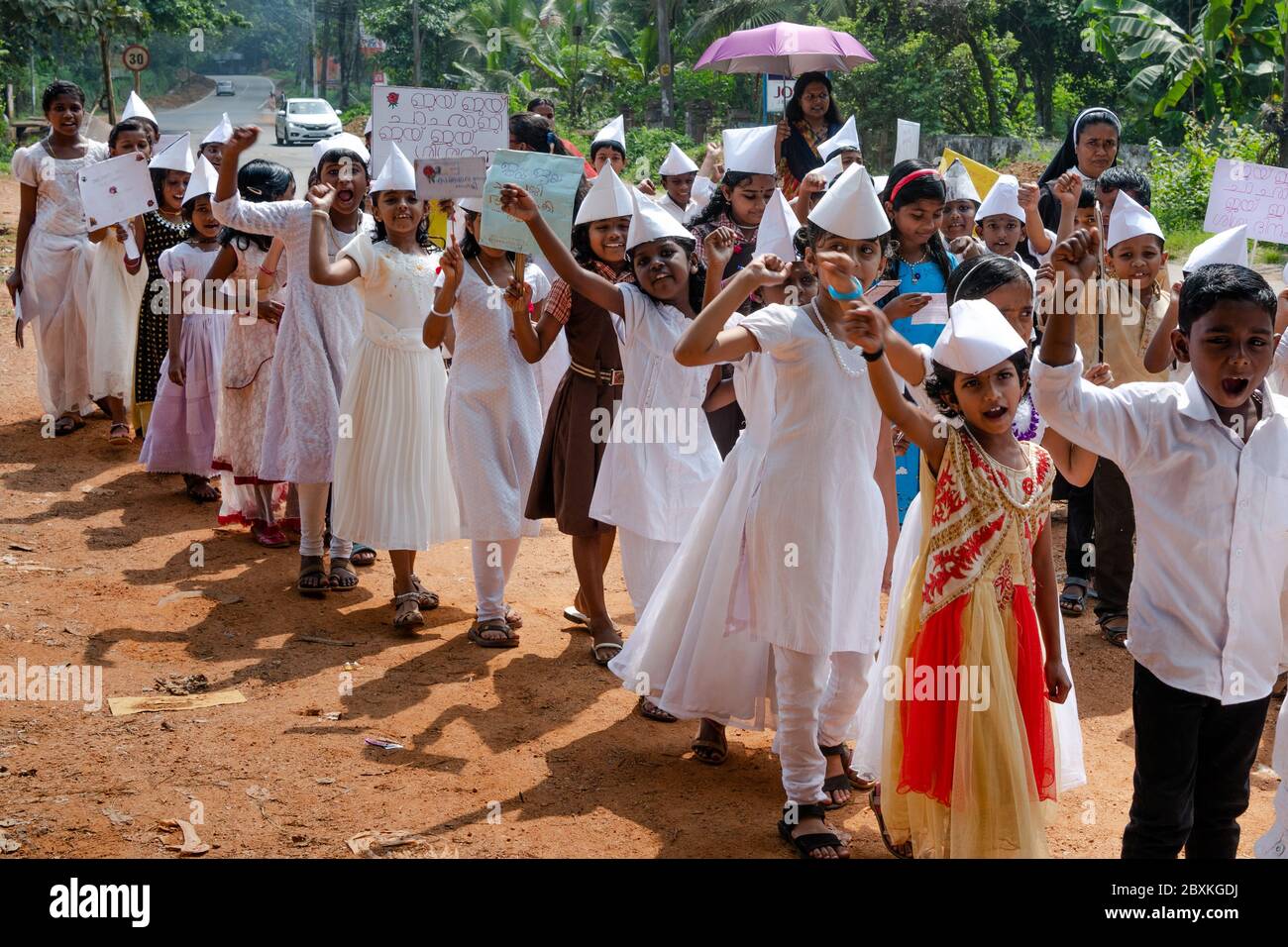 Les étudiants célèbrent la Journée des enfants lors d'un défilé à Kerala, en Inde Banque D'Images