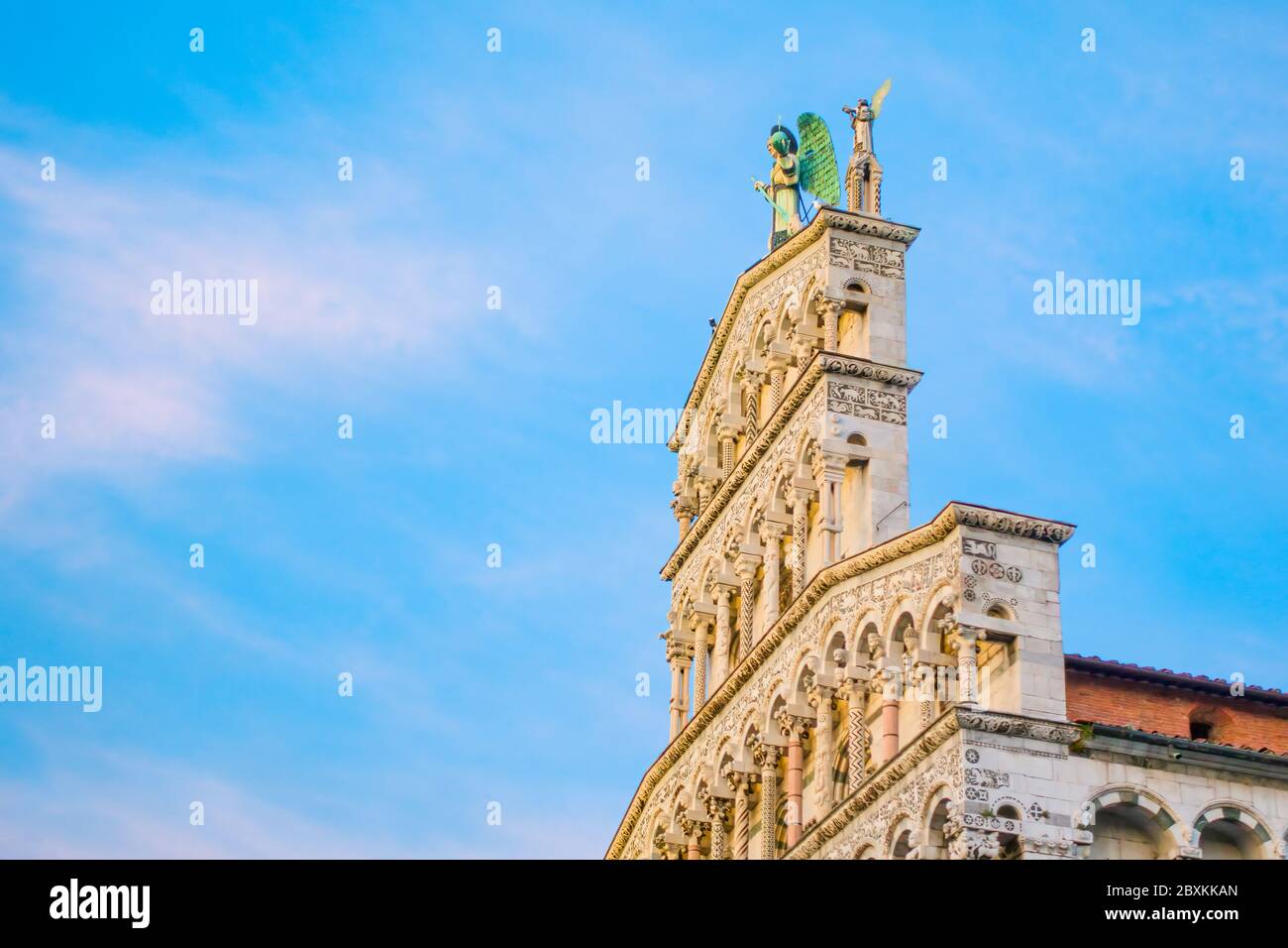 Lucques, Toscane, place de la cathédrale de San Michele à Foro au coucher du soleil Banque D'Images