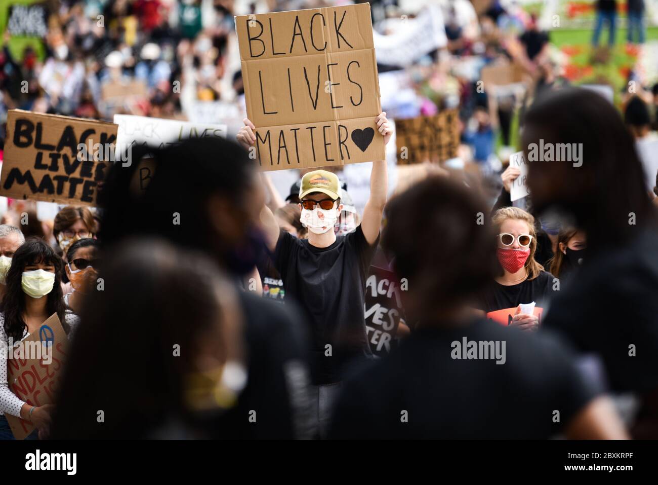 Protestation contre le meurtre de personnes de couleur par la police aux États-Unis (Black Lives Matter), à la maison d'État du Vermont et dans les rues environnantes, Montpelier, VT, États-Unis. Banque D'Images