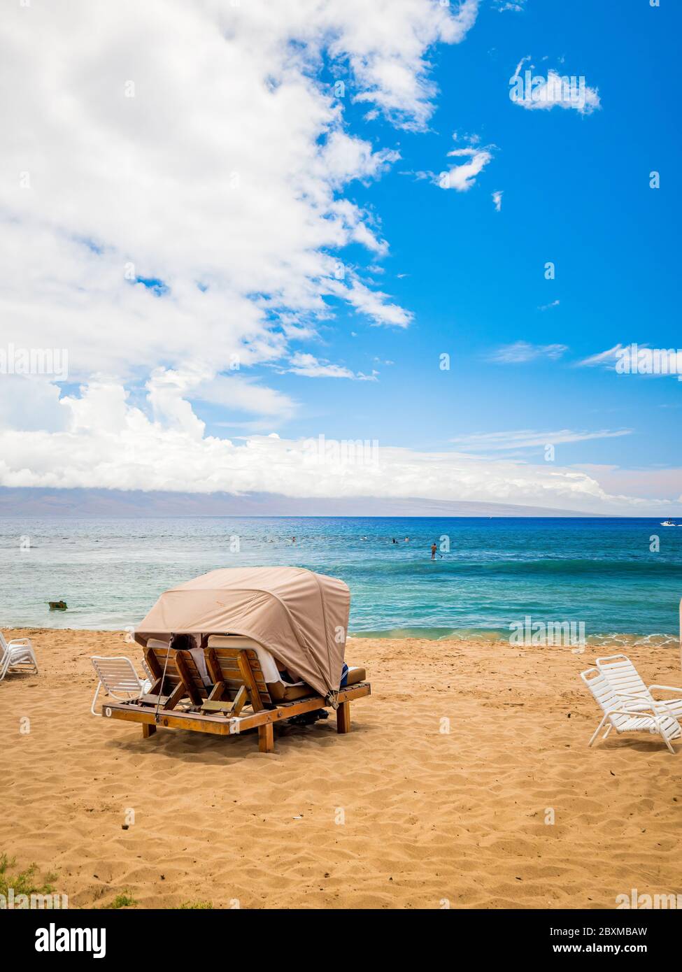 Plage de Kaanapali, Maui, Hawaï, 5 kilomètres de sable blanc et d'eau cristalline Banque D'Images